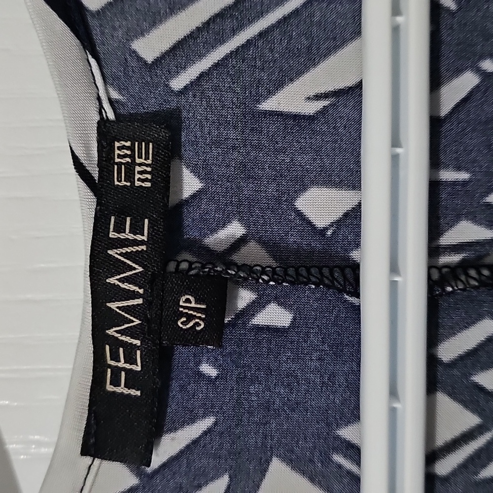 Dress ๐ - Picture 2 of 4